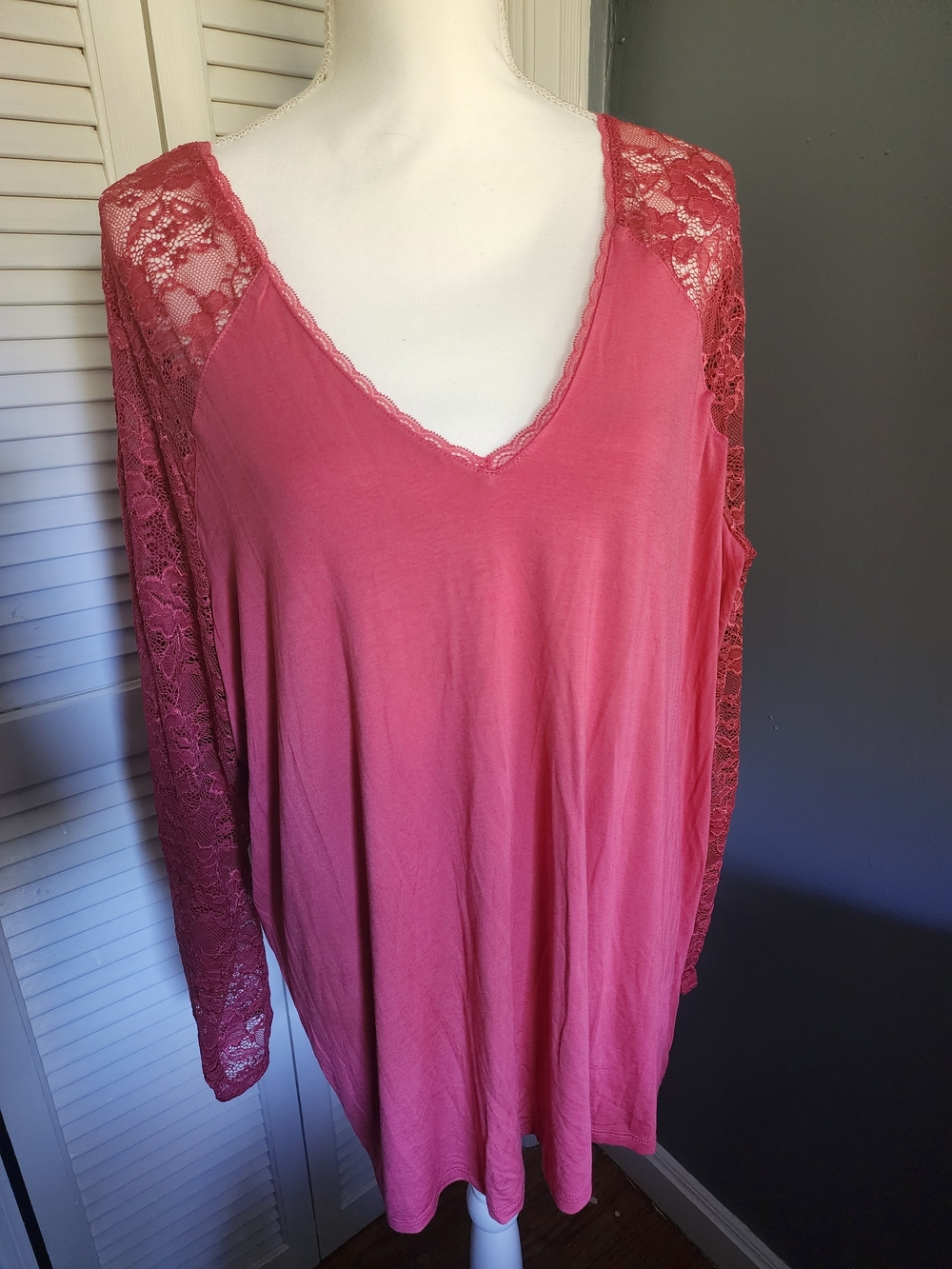 Torrid Pink V-Neck Lace Sleeve Shirt Super Soft Knit Stretchy Material